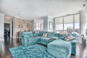 Penthouse condo Unionville - Martin MacFarlane